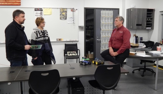 REC Tech instructor, Jerry Kohnen, talks with Open House guests. 